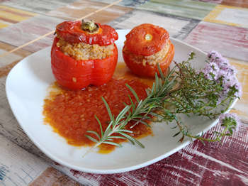 Gefüllte Tomaten und Paprika