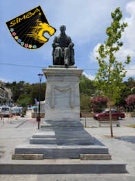 Statue des Andreas Valliano am gleichnamigen Platz im Zentrum von Argostoli.