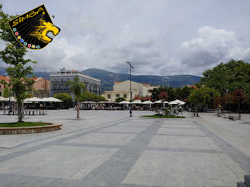 Der zentrale Platz der Stadt, Platia Villianou.