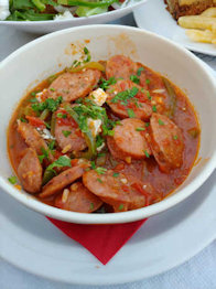 Loukanika in Tomatensauce