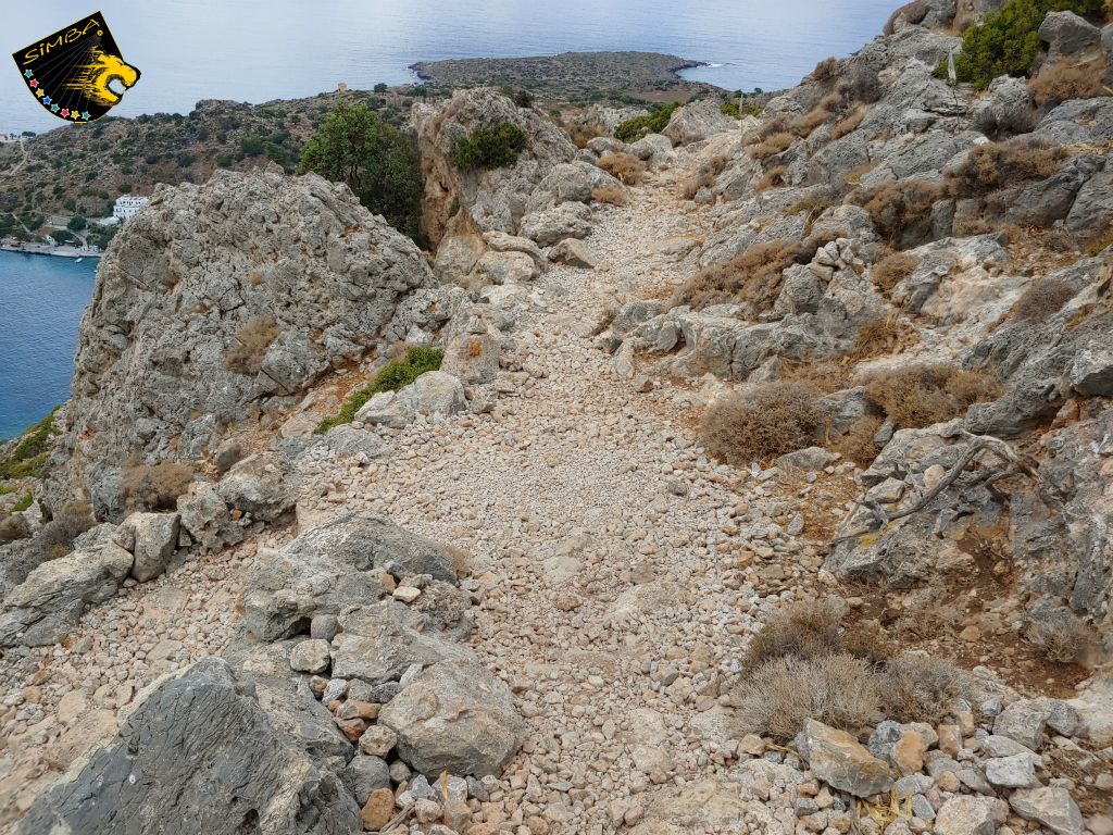 Bei etwa 185 Höhenmeter trifft man auf die Abzweigung nach Likos Strand und Marmara.