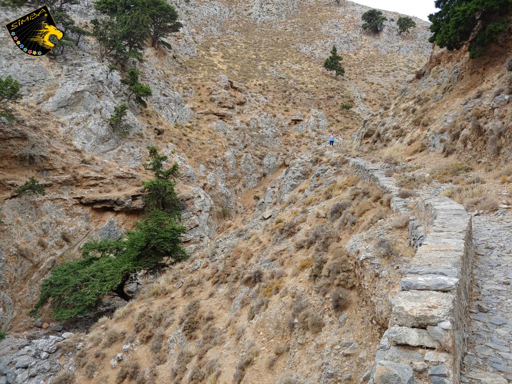 Unterwegs am Kalderimi, hier kurz vor dem Talgrund der Ilingas Gorge.